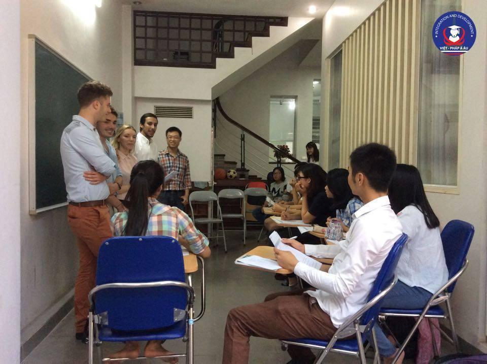 lop-hoc-tieng-phap-tai-viet-phap-a-au